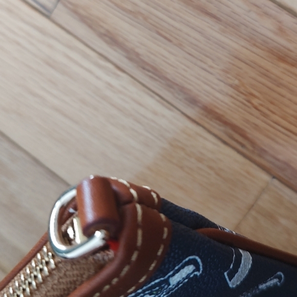 NEW Dooney & Bourke Seattle Seahawks wristlet clutch NWOT w/COA 🎁 - Picture 6 of 6